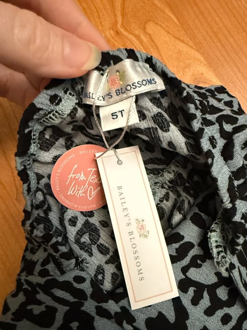 Bailey’s Blossoms girls romper w/tags – 5T (grey / black)